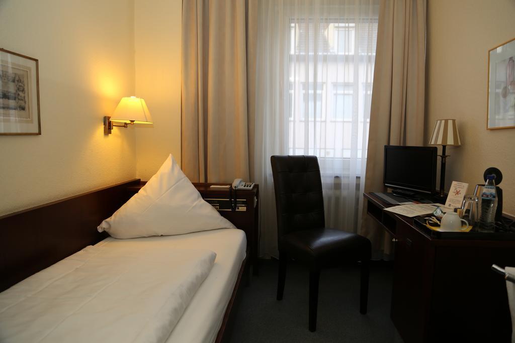 Hotel Loehndorf Bonn Room photo